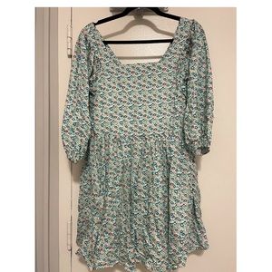 Floral dress, functional pockets, puff sleeves, mint green